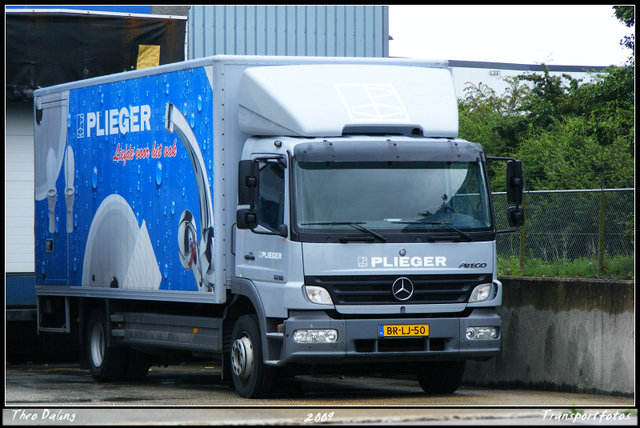 4-07-09 17-0709 1052-border diverse trucks in Zeeland