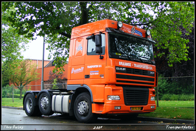 4-07-09 17-0709 1076-border diverse trucks in Zeeland