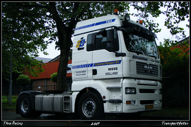 4-07-09 17-0709 1077-border diverse trucks in Zeeland