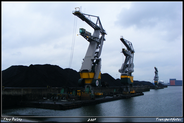 4-07-09 17-0709 1102-border diverse trucks in Zeeland