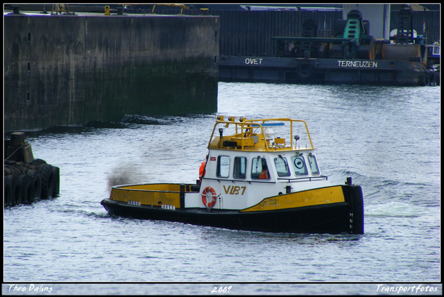 4-07-09 17-0709 1113-border diverse trucks in Zeeland