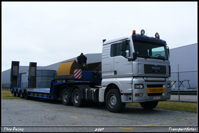4-07-09 17-0709 1126-border diverse trucks in Zeeland