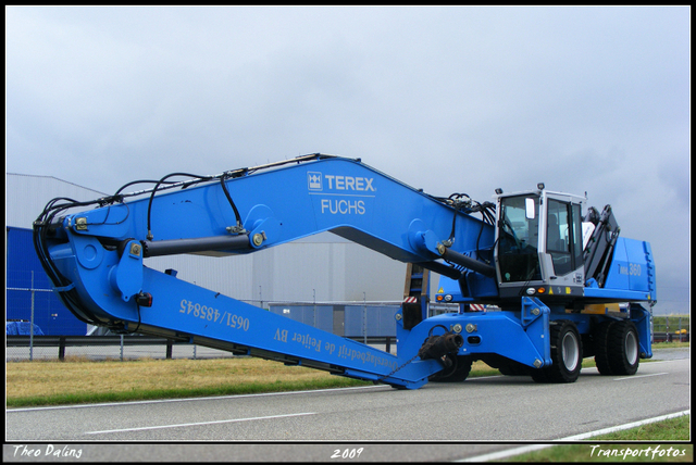 4-07-09 17-0709 1131-border diverse trucks in Zeeland