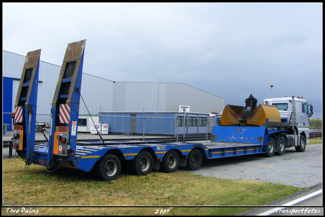 4-07-09 17-0709 1134-border diverse trucks in Zeeland