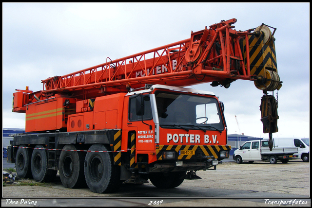 4-07-09 17-0709 1142-border diverse trucks in Zeeland