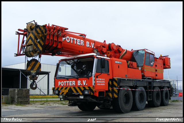 4-07-09 17-0709 1143-border diverse trucks in Zeeland
