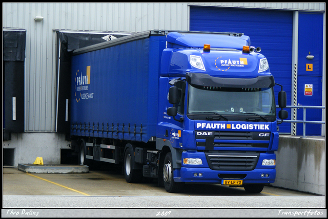 4-07-09 17-0709 1146-border diverse trucks in Zeeland