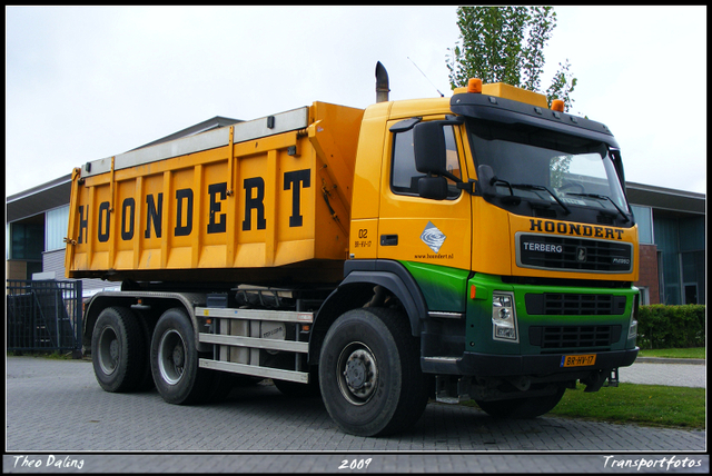 4-07-09 17-0709 1147-border diverse trucks in Zeeland