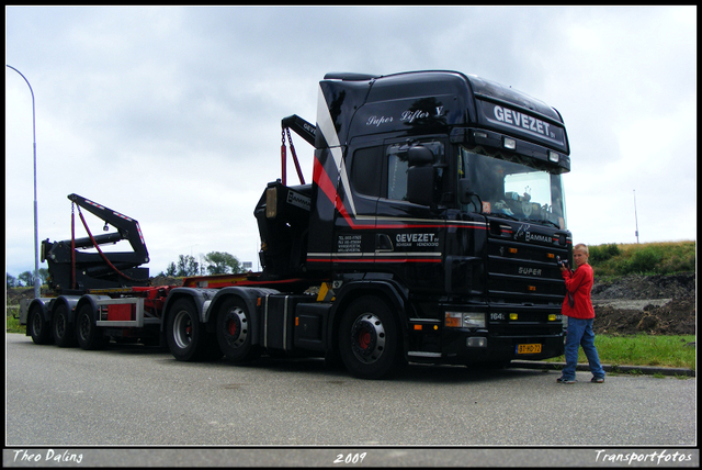 4-07-09 17-0709 1155-border diverse trucks in Zeeland