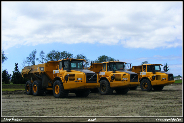 4-07-09 17-0709 1169-border diverse trucks in Zeeland