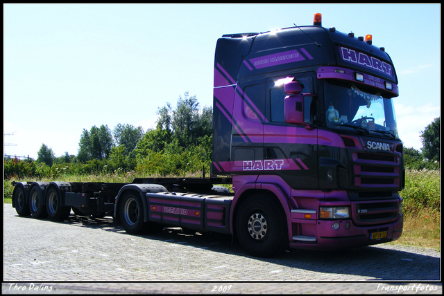 4-07-09 17-0709 1205-border diverse trucks in Zeeland