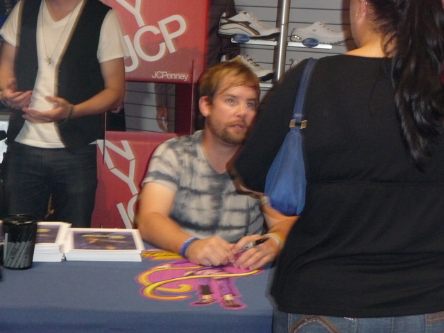 P1020705 David Cook - JC Penney Signing 8-6-2009