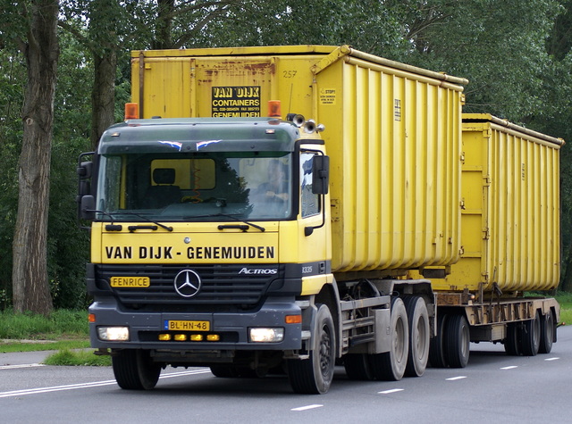 04-09-2008 027 vrachtwagens