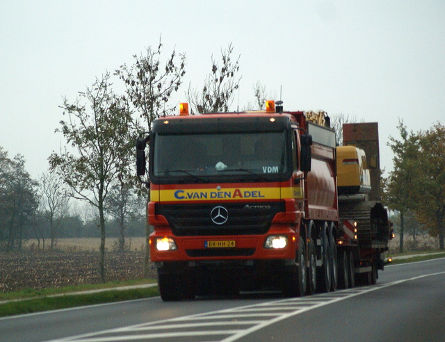 04-11-2008 009 vrachtwagens