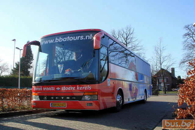 005 presentatie nieuwe touringcar voor 1e en belof bussen