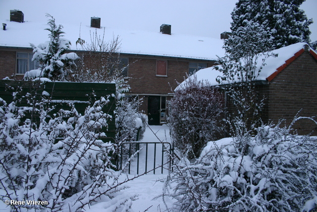  René Vriezen 2009-12-20 #0030 Presikhaaf Sneeuw rond om huis zondag 20 december 2009