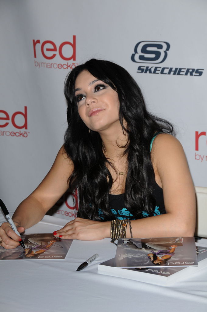 Vanessa Hudgens Skechers Store Universal City Walk - 