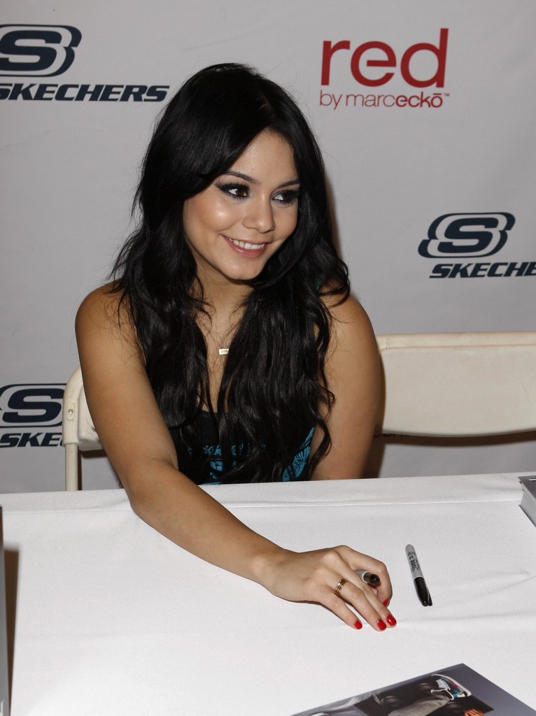 Vanessa Hudgens Skechers Store Universal City Walk - 