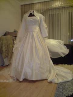 Bedekte trouwjurk 2 - 