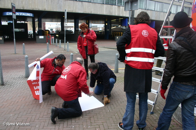  RenÃ© Vriezen 2010-01-23 #0138 PvdA Arnhem GR2010 Kandidaten plakken affiches zaterdag 23 januari 2010