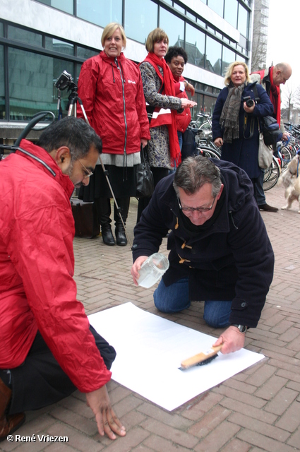  RenÃ© Vriezen 2010-01-23 #0179 PvdA Arnhem GR2010 Kandidaten plakken affiches zaterdag 23 januari 2010