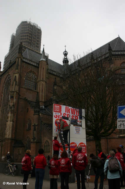  RenÃ© Vriezen 2010-01-23 #0032 PvdA Arnhem GR2010 Kandidaten plakken affiches zaterdag 23 januari 2010