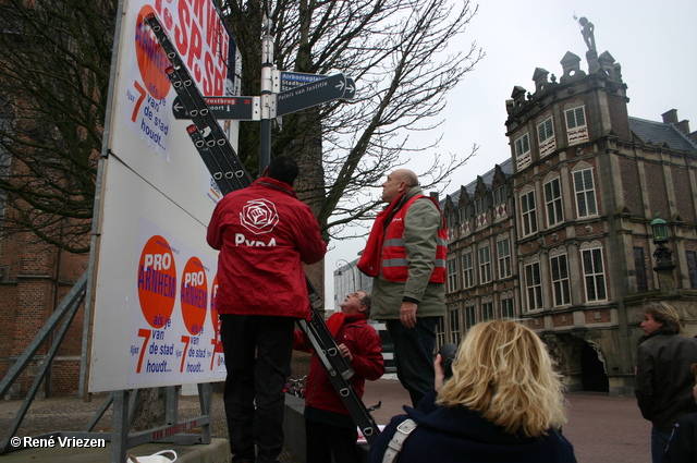  RenÃ© Vriezen 2010-01-23 #0033 PvdA Arnhem GR2010 Kandidaten plakken affiches zaterdag 23 januari 2010