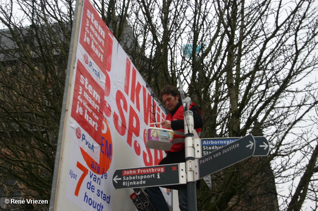  RenÃ© Vriezen 2010-01-23 #0060 PvdA Arnhem GR2010 Kandidaten plakken affiches zaterdag 23 januari 2010