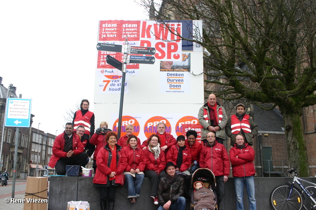  RenÃ© Vriezen 2010-01-23 #0104 PvdA Arnhem GR2010 Kandidaten plakken affiches zaterdag 23 januari 2010