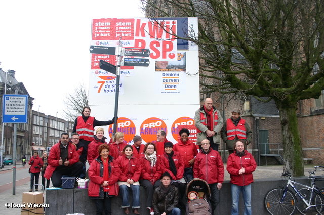  RenÃ© Vriezen 2010-01-23 #0098 PvdA Arnhem GR2010 Kandidaten plakken affiches zaterdag 23 januari 2010