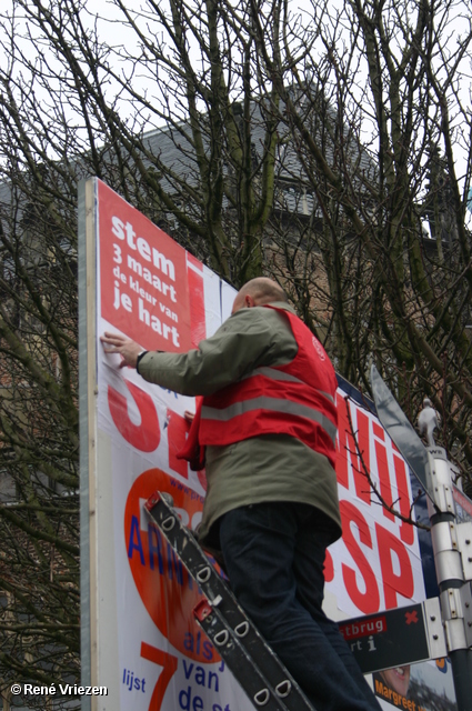  RenÃ© Vriezen 2010-01-23 #0019 PvdA Arnhem GR2010 Kandidaten plakken affiches zaterdag 23 januari 2010