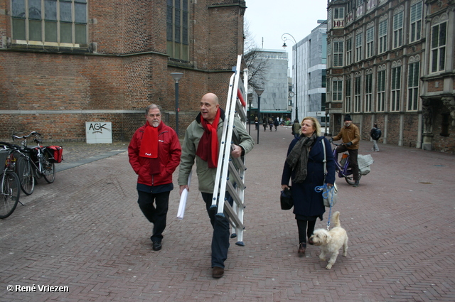  RenÃ© Vriezen 2010-01-23 #0001 PvdA Arnhem GR2010 Kandidaten plakken affiches zaterdag 23 januari 2010