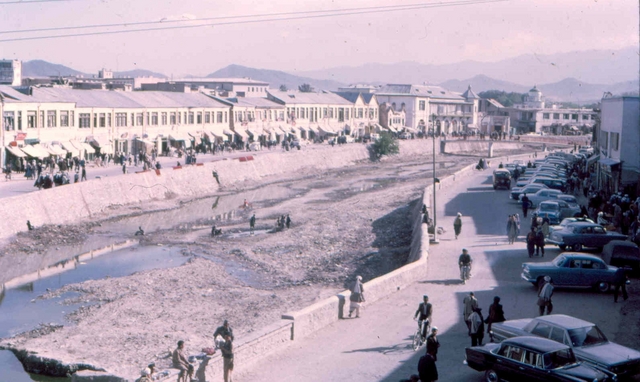 kabul, bij stof markt Afghanstan 1971, on the road