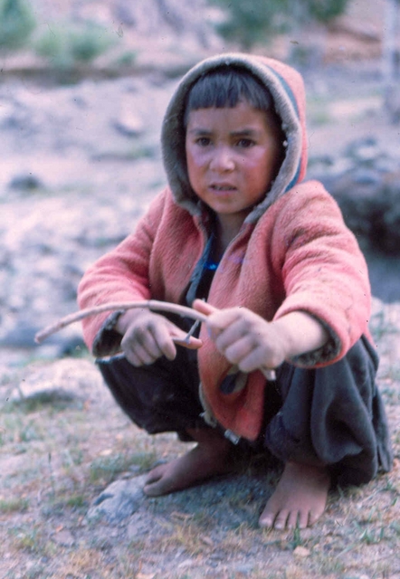 Kabul, buiten voet bergen Afghanstan 1971, on the road