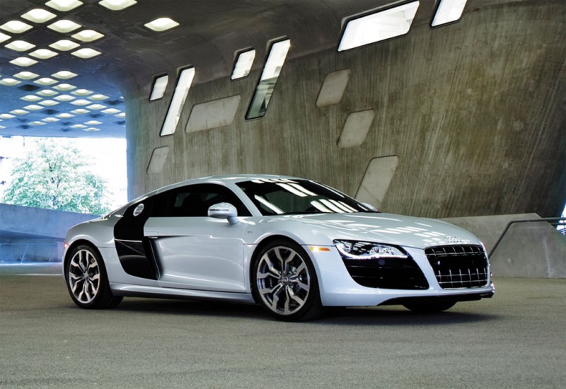 2010-Audi-R8-5 2-FSI-quattro-Front-View-800x550 - 