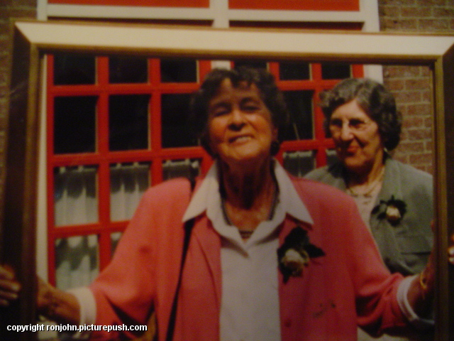 Ma en Tante Riek uit Breukelen 2002 R.I.P. Moeder 14-11-1921 * 31-12-2012
