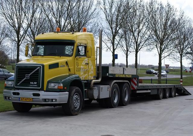 BP-HP-04   Kieftenburg - Pingjum Volvo N10 & N12