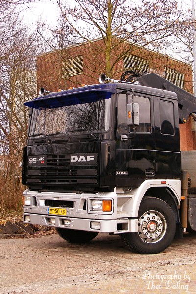 Daf 95 zwart met kraan  VT-50-KY  smal-border Maart 2010