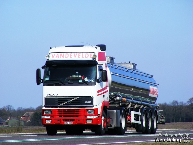 Velde van de (B) STZ-883-border Volvo  2010