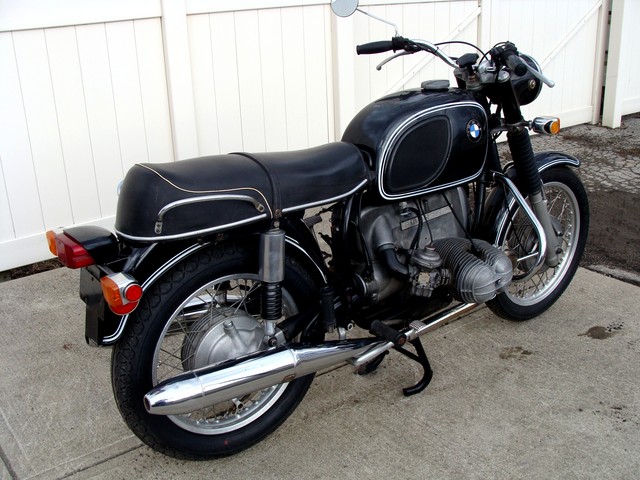 2972677 '70 R75-5 Black 22L 018 SOLD......1970 R75/5 Black #2972677 53,822 Miles. Fresh Factory Major 10K Service, New rear Tire & Battery. Original, unrestored, Good Condition.