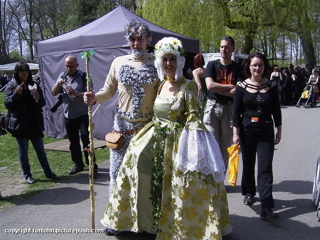 Elf Fantasy Fair 24-04-10 (20) John en Evelien bij de Elf Fantasy Fair 2010