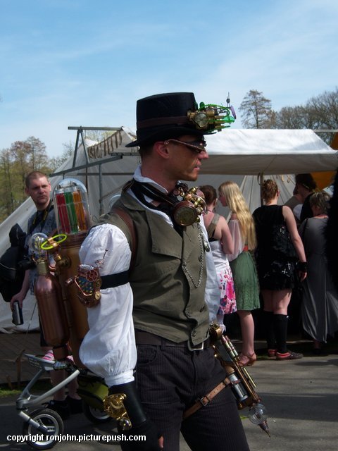 Elf Fantasy Fair 24-04-10 (68) John en Evelien bij de Elf Fantasy Fair 2010