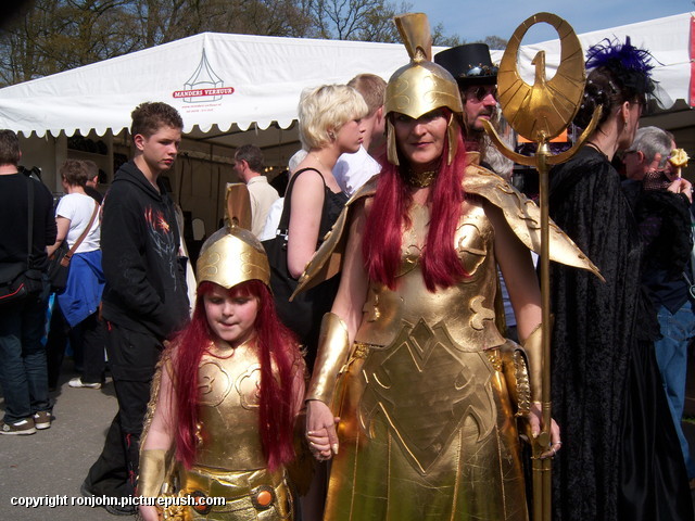 Elf Fantasy Fair 24-04-10 (70) John en Evelien bij de Elf Fantasy Fair 2010