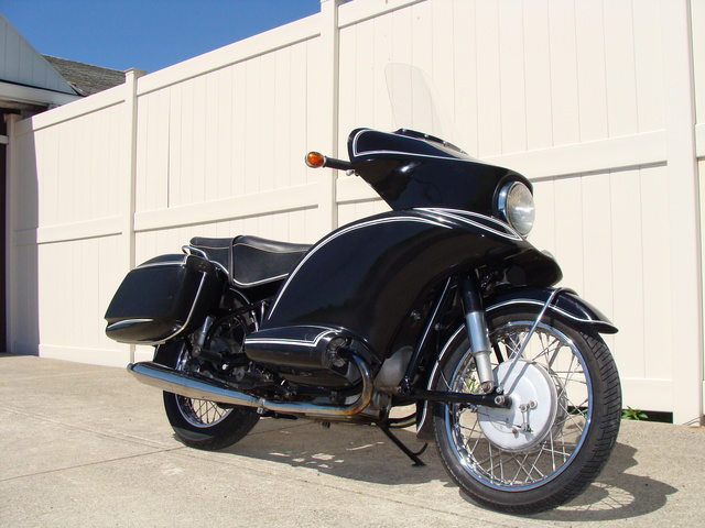 662671 '67 R69S Black, Wixom Bags & Fairing 079 SOLD....1967 BMW R69S #662671 Black, 41,000 Miles. Wixom Bags & Fairing w/Lowers. 