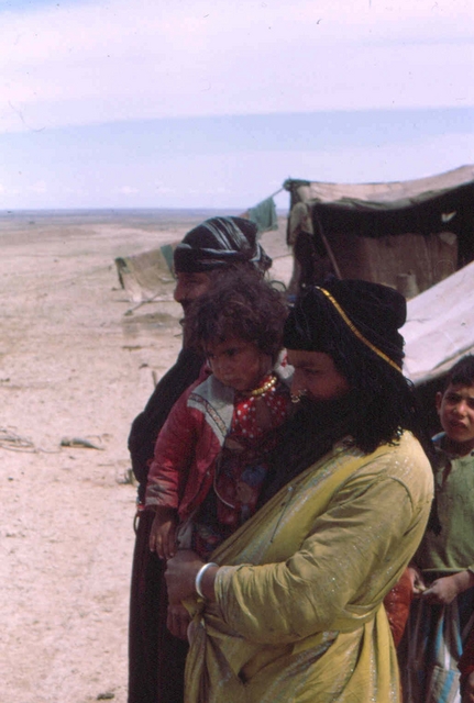 vrouwen in de woestijn irakbaghdad mosul Afghanstan 1971, on the road