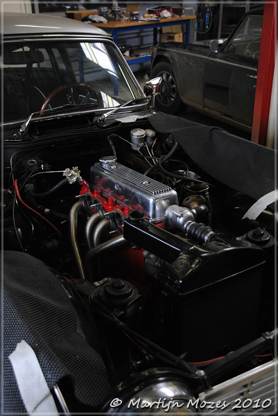 DSC 1413-border Triumph TR4