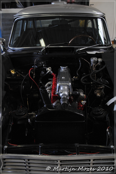 DSC 1414-border Triumph TR4
