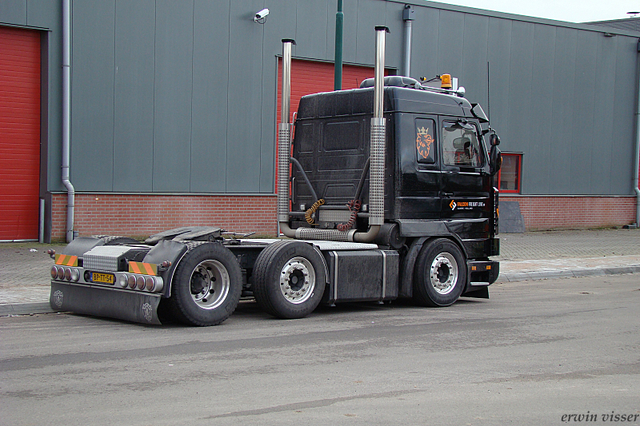 13-01-08 050-border truck pice