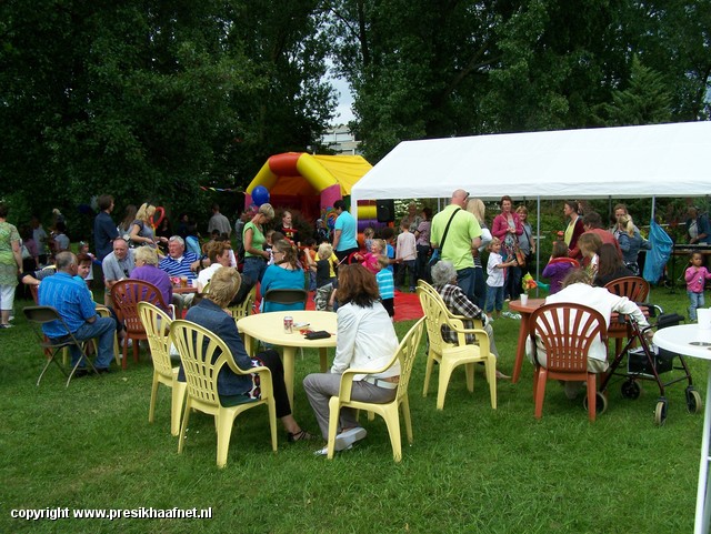 buurtfeest presikhaafoost (50) Buurtfeest Presikhaaf Oost 2010