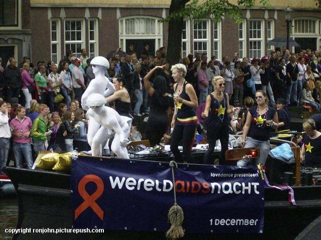 Canal Parade 07-08-10 (70) John en Irma bij Canal Parade 2010